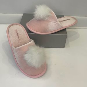New Victoria's Secret Slippers with Poms sz L